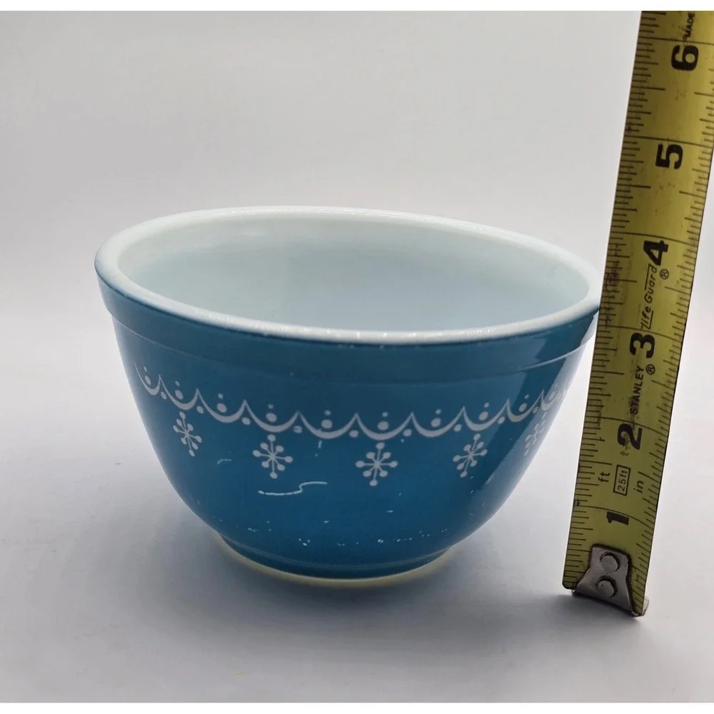 Vintage Pyrex Snowflake Blue 401 Mixing Nesting Bowl 1.5 Pint Turquoise Garland